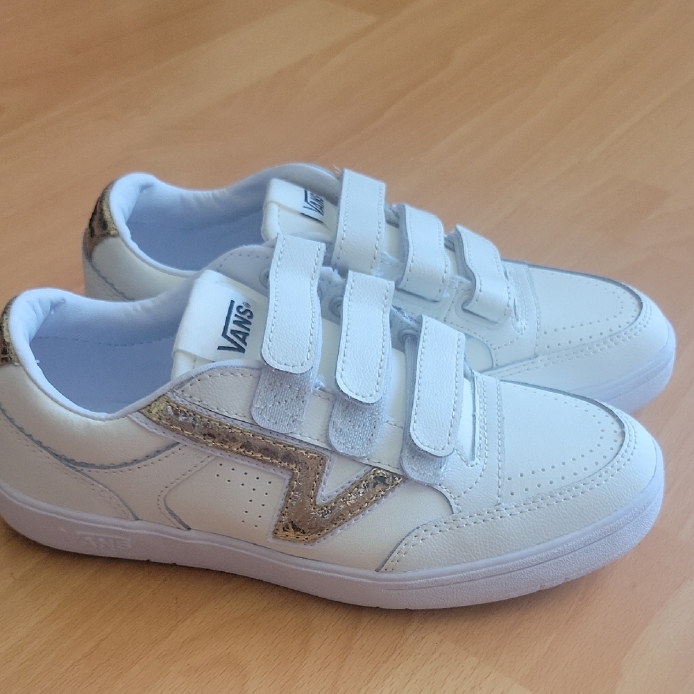 Vans Sneakers in White and Gold
